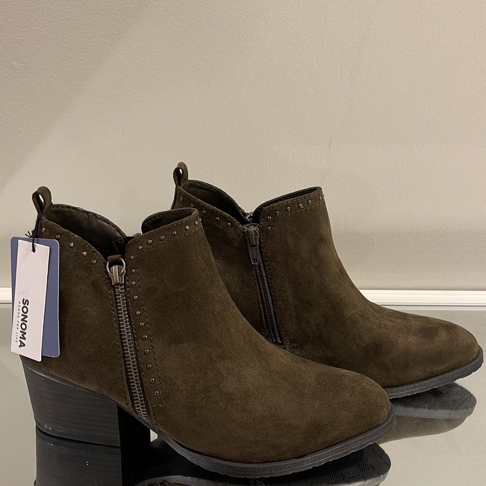Sonoma Stone booties with Vitalize sole in color Olive Size 9.5